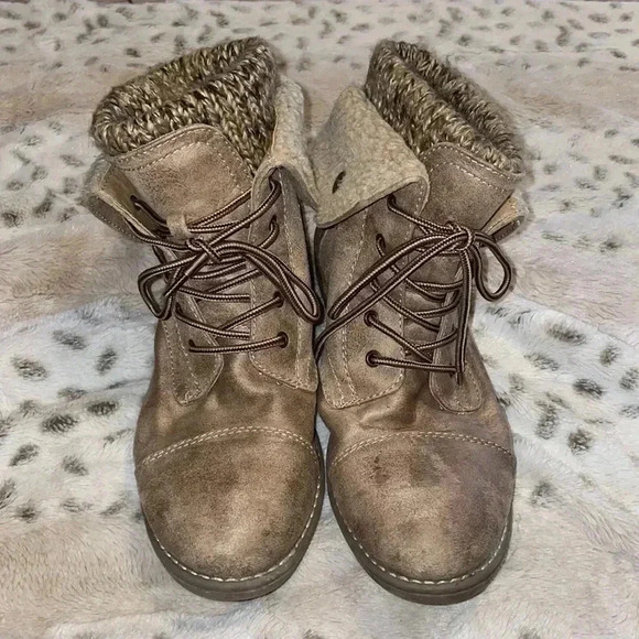 Women’s Cliffs by White Mountain Boots - Picture 1 of 5